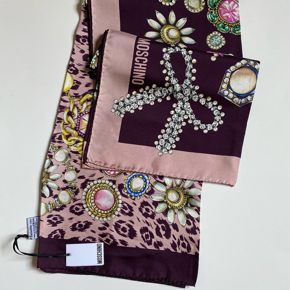 ⭐️⭐️⭐️Moschino Pink and Black Jewel Pattern Scarf